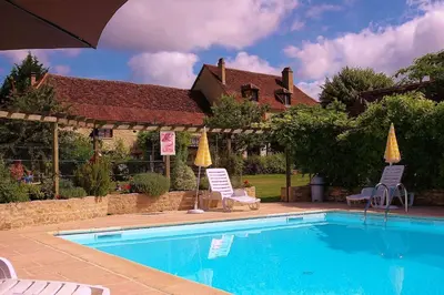 Piscine de l'établissement Gites le Sud, La Petite Grange ou située à proximité