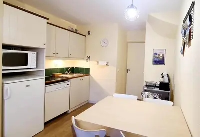 Cuisine ou kitchenette dans l'établissement Charmant Duplex en bord de Dordogne - Argentat- Corrèze