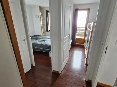 Un ou plusieurs lits dans un hébergement de l'établissement Appartement spacieux avec terrasse et garage, accès piscine - FR-1-814-88