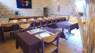 Restaurant ou autre lieu de restauration dans l'établissement VVF Château sur la Vienne Lac de Vassivière