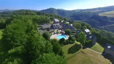 Vue générale sur la montagne ou vue sur la montagne depuis le village vacances
