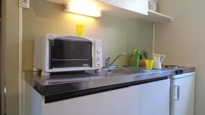 Cuisine ou kitchenette dans l'établissement VVF Cantal Salers Vendes