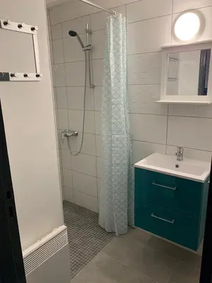 Salle de bains dans l'établissement Le Petit Bois 46