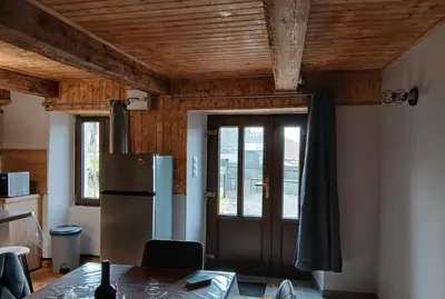 Télévision ou salle de divertissement dans l'établissement Gîte chez jeantou