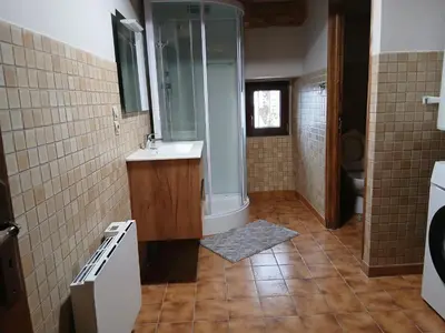 Salle de bains dans l'établissement Gîte chez jeantou