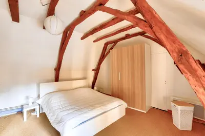 Un ou plusieurs lits dans un hébergement de l'établissement Maison en pierre avec piscine et terrasse pour 6