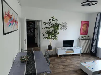Télévision ou salle de divertissement dans l'établissement Mikelimoges