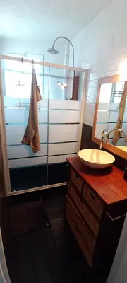 Salle de bains dans l'établissement Mikelimoges