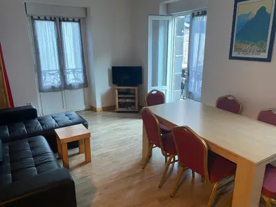 Télévision ou salle de divertissement dans l'établissement Val-locations thermes 5