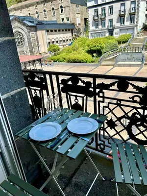 Balcon ou terrasse dans l'établissement Val-locations thermes 5