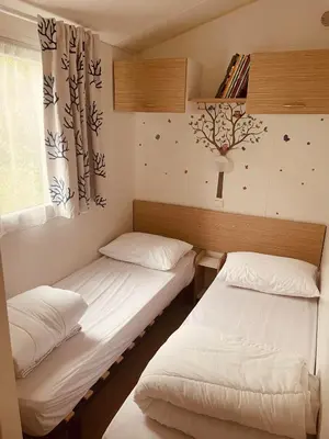 Un ou plusieurs lits dans un hébergement de l'établissement Mobil-home 3ch le Per Malou Camping Les Clarines