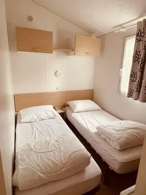 Un ou plusieurs lits dans un hébergement de l'établissement Mobil-home 3ch le Per Malou Camping Les Clarines