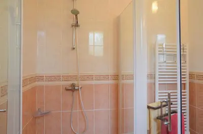 Salle de bains dans l'établissement Domaine de la Moretie