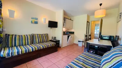 Cuisine ou kitchenette dans l'établissement Piscine chauffée vue sur la Dordogne