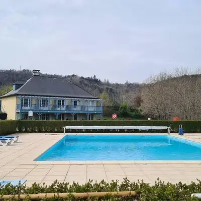 Piscine chauffée vue sur la Dordogne