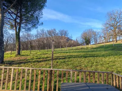 Jardin de l'établissement Gite a collonges la rouge avec spa