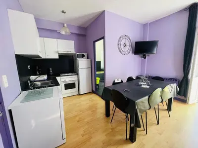 Cuisine ou kitchenette dans l'établissement F2 Pavot