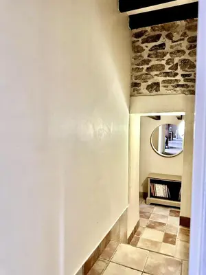 Télévision ou salle de divertissement dans l'établissement Aux Détours de l'Étang La Bergerie et sa piscine privative
