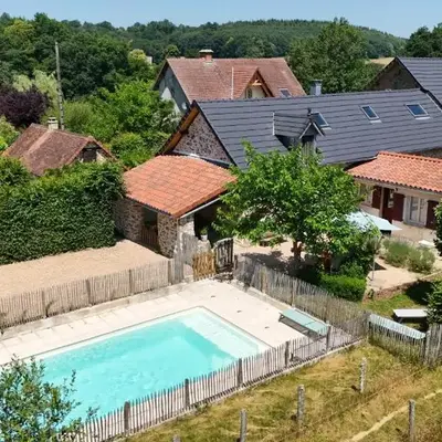 Aux Détours de l'Étang La Bergerie et sa piscine privative