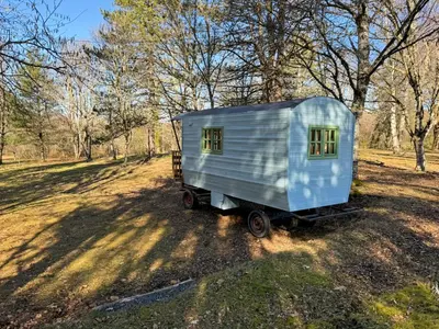 Plan de l'établissement Nuit Magique en Roulotte - Vue Montagnes - Corrèze