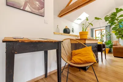 Coin salon dans l'établissement Jungalow - tidordognehomes