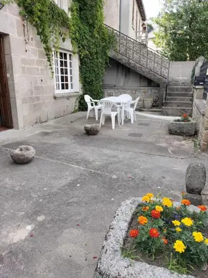 Jardin de l'établissement Au coeur d'un village creusois
