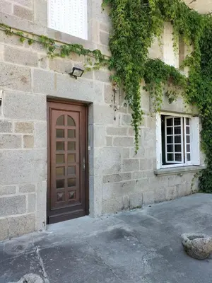 Façade ou entrée de l'établissement Au coeur d'un village creusois