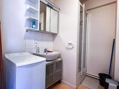 Salle de bains dans l'établissement Charmant studio au cœur de la station - FR-1-814-15