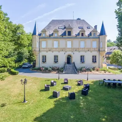 Domaine de Puy Robert LASCAUX - A 800m Grotte de Lascaux - Hôtel avec piscine - Chambres et gîtes-appartements - Sarlat - Dordogne