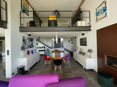 Coin salon dans l'établissement Séjour Raffiné et Confortable à Magnac Bourg