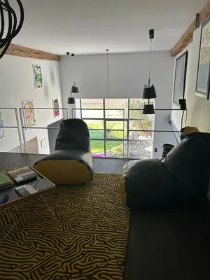 Coin salon dans l'établissement Séjour Raffiné et Confortable à Magnac Bourg