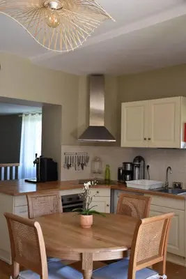 Cuisine ou kitchenette dans l'établissement Maison Haute-Vue