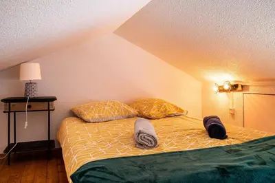 Un ou plusieurs lits dans un hébergement de l'établissement Le Petit Nid en Haut, en duplex