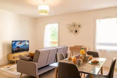 Coin salon dans l'établissement Le Petit Nid en Haut, en duplex