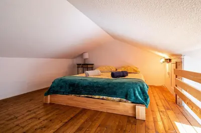 Un ou plusieurs lits dans un hébergement de l'établissement Le Petit Nid en Haut, en duplex