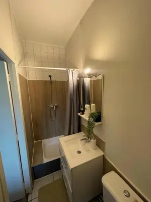Salle de bains dans l'établissement L 'Écrin Ivoire - Comfort and Productivity -Terrasse