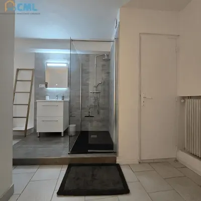 Salle de bains dans l'établissement Gite 2 à 4 pers, Centre historique de Montignac