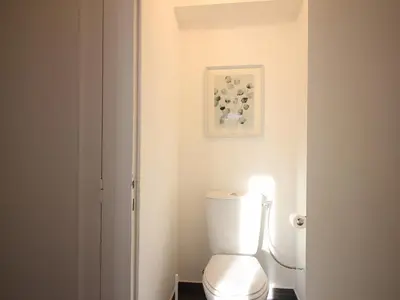 Salle de bains dans l'établissement Appart T3 lumineux, 5 pers, jardin, wifi, La Bourboule - FR-1-608-283