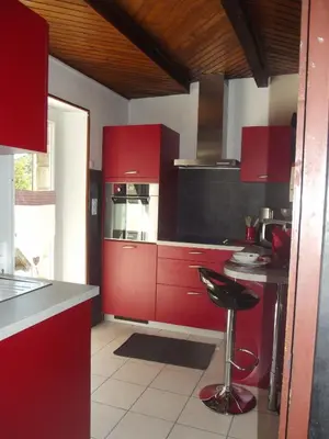 Cuisine ou kitchenette dans l'établissement gite au creux de la Vallée