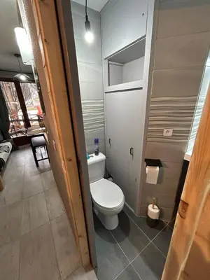 Salle de bains dans l'établissement Studio au pied des pistes avec accès privé par son balcon