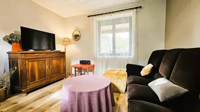 Télévision ou salle de divertissement dans l'établissement Gîte de France La maroussie 3 épis - Gîte de France 11 personnes MAE-5091