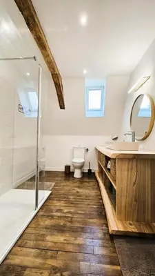 Salle de bains dans l'établissement Gîte de France La maroussie 3 épis - Gîte de France 11 personnes MAE-5091