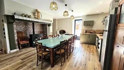 Cuisine ou kitchenette dans l'établissement Gîte de France La maroussie 3 épis - Gîte de France 6 personnes MAE-5131