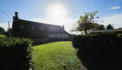 Jardin de l'établissement Gîte de France Le peuchois 2 épis - Gîte de France 2 personnes MAE-5181