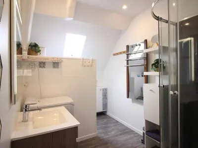 Salle de bains dans l'établissement Spacieux T3 La Bourboule, 4 pers, proche thermes et commodités - FR-1-608-284