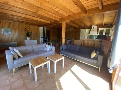 Coin salon dans l'établissement Chalet Enchante Nature
