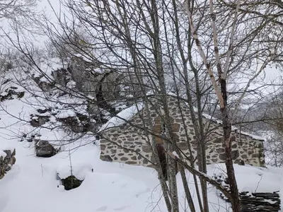 L'établissement Lou Cantou des randonneurs en hiver