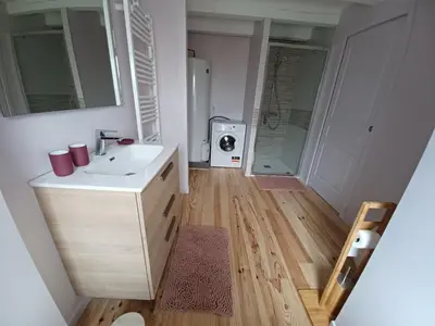 Salle de bains dans l'établissement Lou Cantou des randonneurs