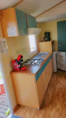 Cuisine ou kitchenette dans l'établissement Mobile home