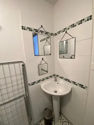 Salle de bains dans l'établissement Appartement F1